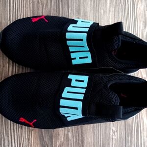 Womens puma sneakers. 8.5